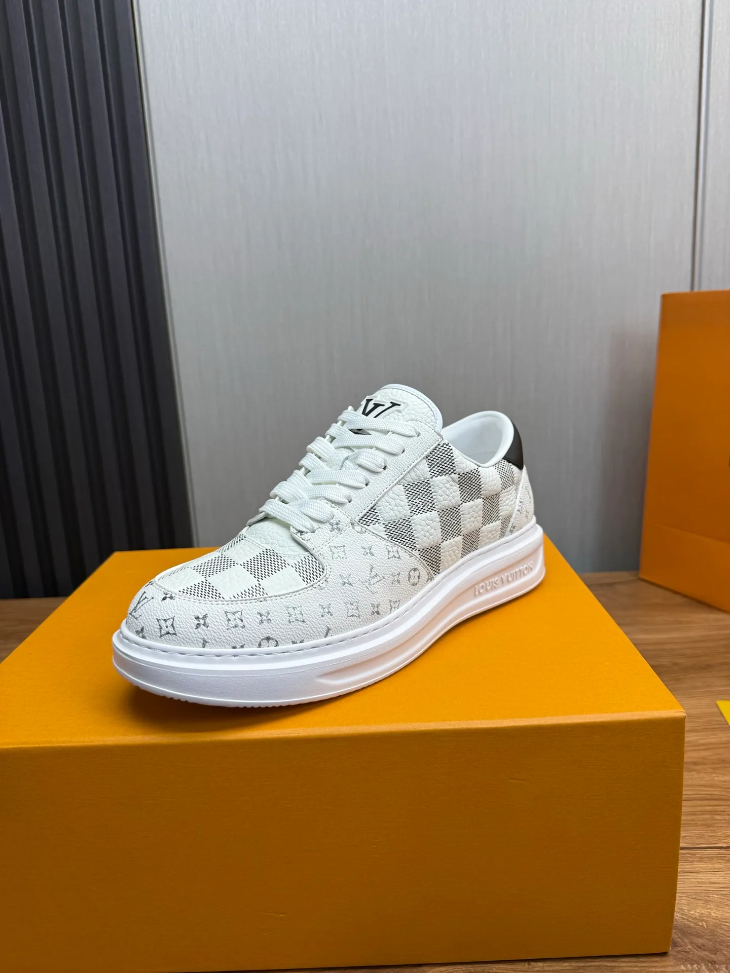 Men's shoes 💰840💰 LOUIS VUITTON [Luden Yiwei] The new trendy Lv is on the market 🎁, casual and fashionable men's shoes 👟 1:1 shipment ⬆️The upper is made of imported cowhide + cowhide mesh lining, the original wear-resistant rubber outsole, the version is simple and elegant, exclusive for trendy men. 38-45 (38.45 is non-refundable if made to order)